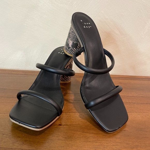 NWOT A New Day Black Snake Skin Round Heels in size 6.5 - Picture 1 of 8